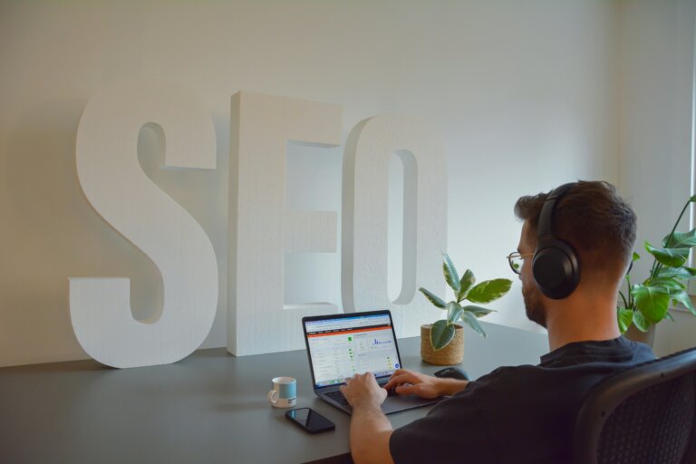 Let us go on and discuss the link-building mistakes that do quite a lot of harm to your SEO.